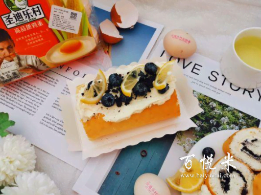 酸奶油蛋白蛋糕，配上一杯清爽的茶，下午茶的必然選擇